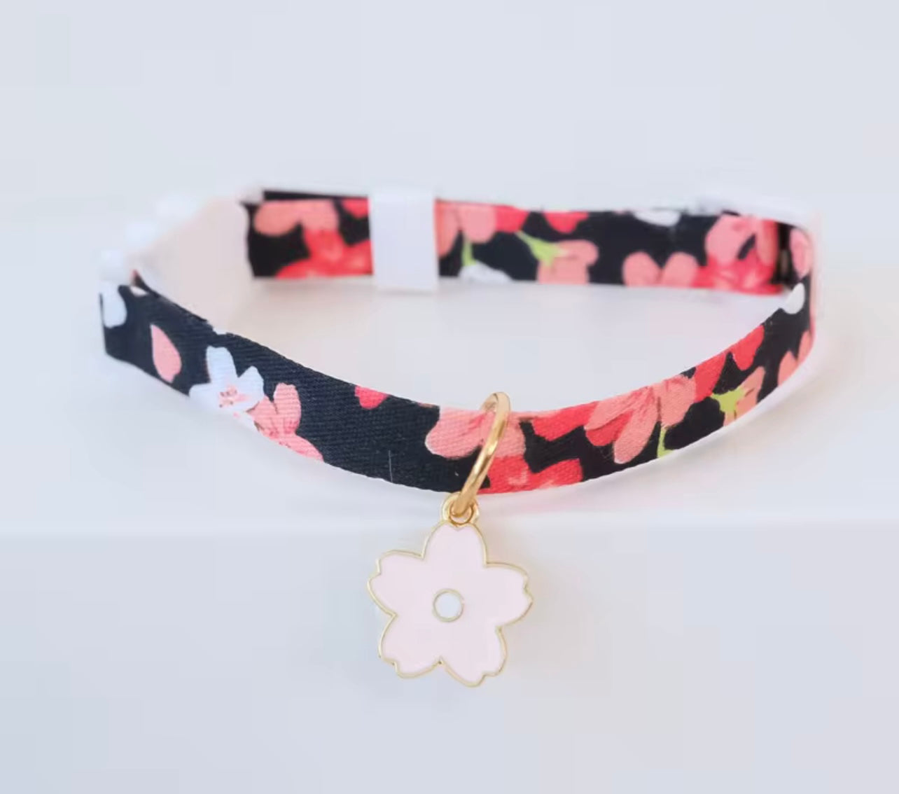 Silent Cat Collar with Pendant - Adjustable & Stylish | Petcore.Ke