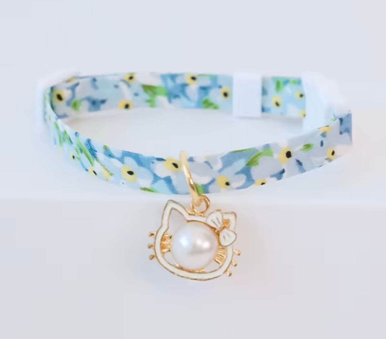 Silent Cat Collar with Pendant - Adjustable & Stylish | Petcore.Ke